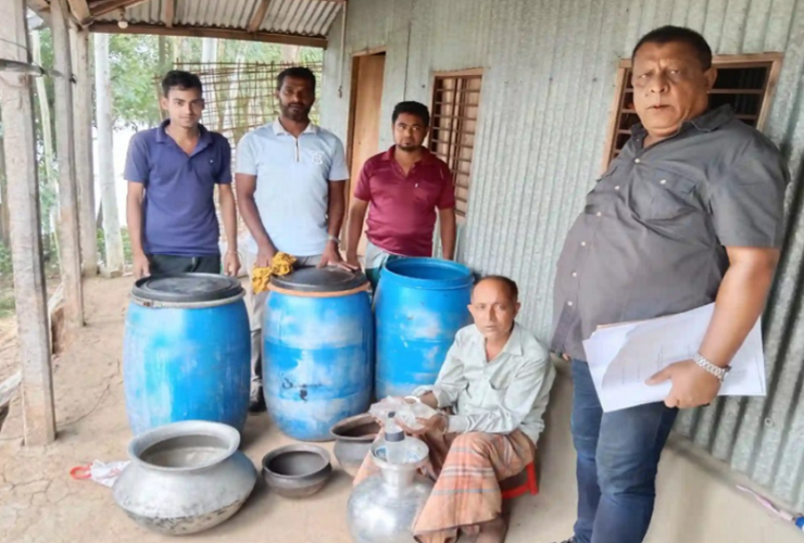 মির্জাপুরে ১১৫ লিটার চোলাই মদ জব্দ, গ্রেপ্তার ১