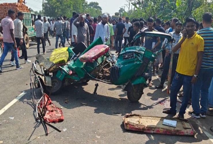 চট্টগ্রামে সড়ক দুর্ঘটনায় এক পরিবারের ৭ জন নিহত