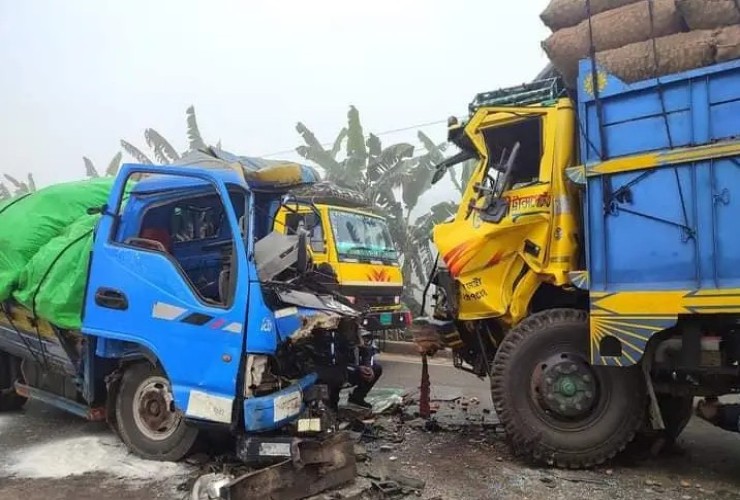 তারাকান্দায় ট্রাক ও পিকআপ মুখোমুখি সংঘর্ষ, নিহত ৩