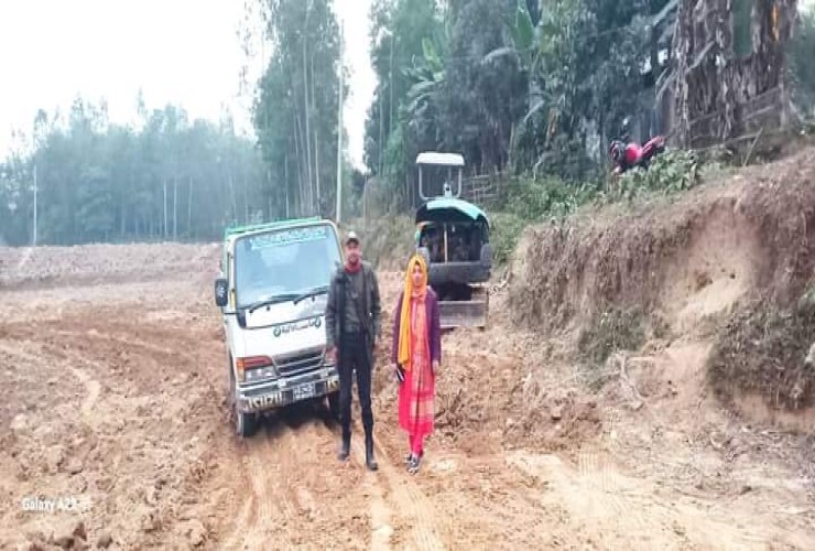 পুটিবিলায় জমির টপসয়েল কেটে বিক্রির দায়ে ১লক্ষ টাকা জরিমানা