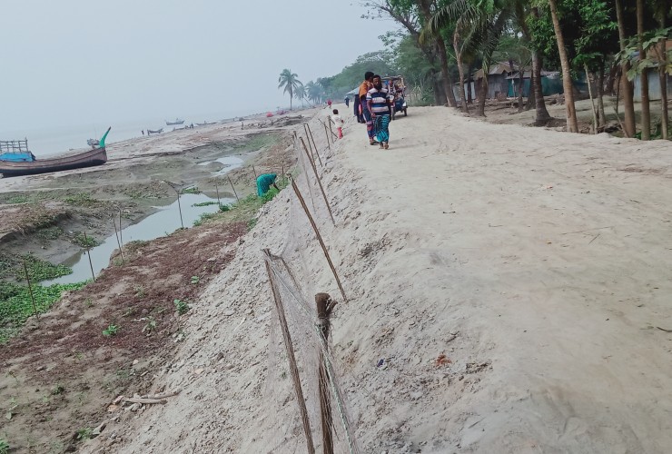 ৫০০ মিটার রাস্তায় একাধিক প্রকল্প দিয়ে বিতর্কে ইউপি চেয়ারম্যানের বিরুদ্ধে