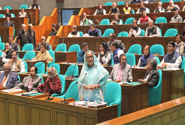 রপ্তানি আয় খুব একটা কমেনি, ডলার সংকট সেরকম নেই : প্রধানমন্ত্রী