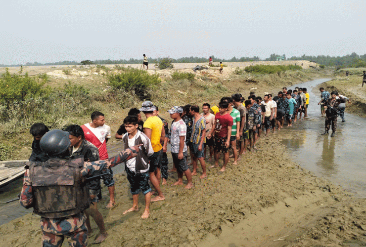 ঠেকানো যাচ্ছে না অনুপ্রবেশ