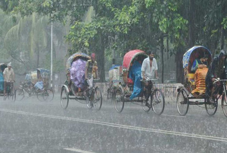 ফাগুনের দিনে মৌসুমের প্রথম বৃষ্টির ছোঁয়া