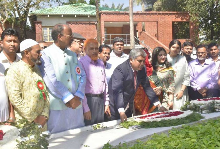 বঙ্গবন্ধুর সমাধিতে পানি উন্নয়ন বোর্ড মহাপরিচালকের শ্রদ্ধা